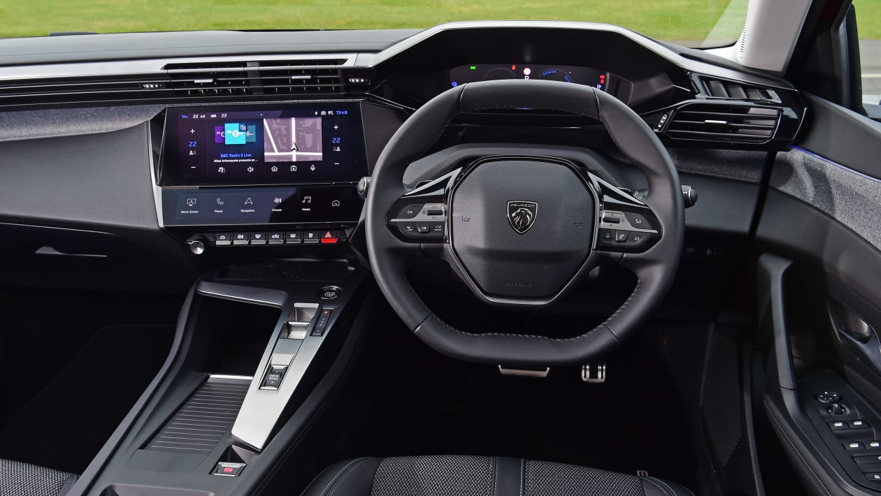 Peugeot 308 hatchback Interior & comfort 2024 Carbuyer